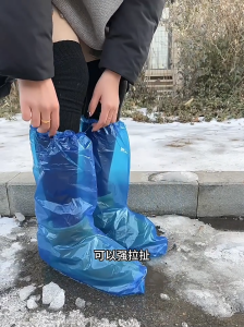 Alas Penutup Sepatu / Penutup Sepatu Sekali Pakai / Jas Hujan Sepatu Plastik / Isi 2pcs