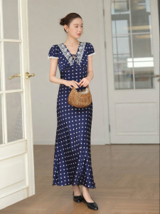 XXNING | Đầm Dài V-Neck Mỏng Đính Hoa Văn Ren Pháp