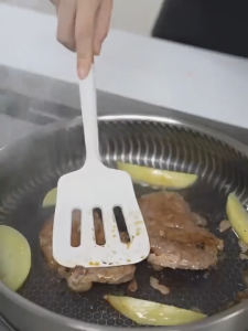 AUTO.8 ชุดครัวซิลิโคน 12 ชิ้นการทำอาหารทนความร้อนซิลิโคนเกรดอาหารมั่นใจได้ชุดครัวที่จำเป็นสำหรับห้องครัว