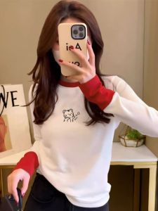 เสื้อยืดคอกลมแขนยาวสีขาวสำหรับผู้หญิง เสื้อเชิ้ตฤดูใบไม้ผลิและฤดูใบไม้ร่วง แฟชั่นใหม่ 2025 ทรงเข้ารูป สไตล์เกาหลี เสื้อผ้าทำงาน