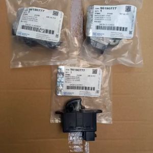 Công tắc lên kính (Công tắc bấm kính) Daewoo Nubira Mã : 96190777 dùng chung cho cửa trước phụsau lái sau phụ (giá 1 cái)