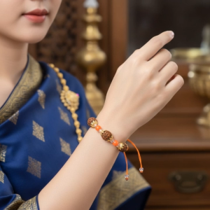สร้อยข้อมือรุทรักษะของแท้จากอินเดีย เม็ดขนาด 10 มม. พลังศักดิ์สิทธิ์ช่วยเสริมดวง เปิดโชคลาภ คุ้มครองผู้สวมใส่ พร้อมดีไซน์สวยงาม ใส่ได้ทุกวันอย่างเป็นมงคล