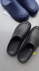 dép bít mủi có lỗ thông thoáng chất liệu cao su mềm dẻo mang êm chân size từ 36-43.