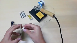 จัดส่งภายในวันนี้!!! หัวแร้งไฟฟ้า 200W 300W หัวแร้งอย่างดี หัวแร้ง หัวแร้งบัดกรี 220v หัวแร้งแช่  ฟรี ตะกั่วบัดกรี เกรด50/50 1แท่ง