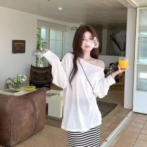 เสื้อยืดผู้หญิงแขนยาวบางระบายอากาศสำหรับการเดินทางในช่วงฤดูร้อนปี 2025 ทรงหลวมๆ สไตล์ลำลอง ผ้าชีฟอง ปกป้องแสงแดด