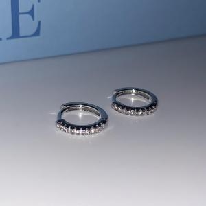 Elegant Pale Blue Lake Water Zircon Ear Cuff Sparkling Droplet Asymmetric High-End Simple Matchable Clip-On Earrings