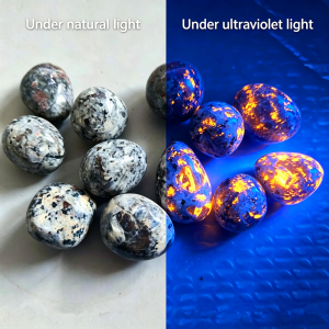 Natural Bright Yooperlites Flamestone UV Glowing Crystal Stone FireStone Fluorescent Sodalite Flame Stone Home Decoration Stone