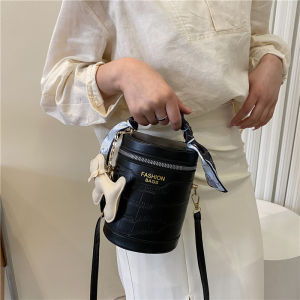 `NALLCHEER กระเป๋าผู้หญิงกระเป๋าถุงผ้าโท้ทมีสไตล์กระเป๋าสะพายข้างพวงกุญแจห้อยกระเป๋ากระเป๋าสะพายข้างพวง`