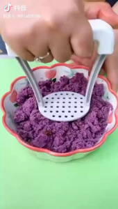 YAHOO Easy-Grip Manual Potato Masher & Vegetable Crusher - Durable White Plastic Kitchen Gadget for Perfectly Smooth Potatoes Essential Cooking Tool for Home Chefs