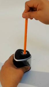 เครื่องเหลาดินสอไฟฟ้า เครื่องเหลาดินสอตั้งโต๊ะ เครื่องเหลาดินสออัตโนมัติ เหมาะสำหรับดินสอ (6-8 มม.) เครื่องเหลาดินสอด่วนสำหรับนักเรียน โรงเรียน เครื่องเขียนสำนักงาน