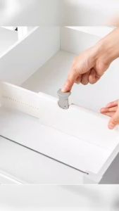 ตัวแบ่งลิ้นชักแบบปรับได้สำหรับจัดระเบียบบ้าน ตัวแบ่งลิ้นชักพลาสติกสีขาว ตัวแบ่งลิ้นชักแบบยืดหดได้แบบสร้างสรรค์