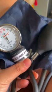 Manual Blood Pressure Cuff – Professional Aneroid Sphygmomanometer with Carrying Case