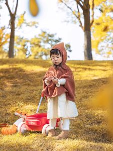 Ladies Loose Sweater Photography Clothes Lazy Style Sweet Cloak Shoulder Coat Artistic High-End Design Sensation Skin-Friendly Childrens Wear