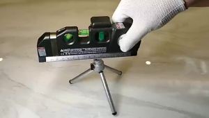 ตลับเมตร ตลับเมตรเลเซอร์ พร้อมขาตั้ง เรเซ่อยิงระดับ เส้นแนวนอน เส้นแนวตั้ง เส้นกากบาท Bubble Level Gauge Leveing Laser 3 in 1 with Magnetic with Tripod