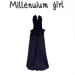 ชุดเดรสยาวทรงเอคอวีแขนกุดสีดำสไตล์จีนใหม่สำหรับผู้หญิงในฤดูร้อน ชุดเดรสยาวทรงเข้ารูป ชุดเดรสยาวสไตล์จีน ชุดเดรสยาวเอวสูง