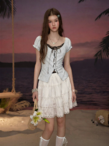 Unifree | Two-layered Floral Lace Tie T-shirt