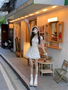 ชุดเดรสกระโปรงสั้นลายดอกไม้สไตล์เจ้าหญิงสำหรับผู้หญิงในฤดูร้อน 2024 ดีไซน์หวานๆ ใหม่ เอวสูง ผ้าชีฟอง แขนสั้น คอเหลี่ยม