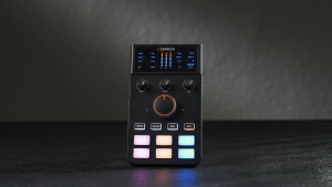 COMICA ADcaster C1 xách tay podcast thiết bị Card âm thanh với bộ ĐỔI GIỌNG NÓI giao diện âm thanh USB đầu vào XLR kép và kết nối bluetooth cho streasming chơi game ghi âm và hát trên điện thoại hoặc máy tính
