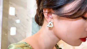 Anting-Anting Putih Akrilik Bentuk Segitiga S925 Anti Karat Korea Style Fashion Aksesoris Wanita