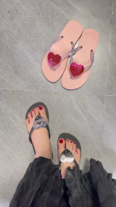 DÉP XỎ NGÓN DÉP LÀO DÉP KẸP NỮ GẮN CHARM TRÁI TIM XINH XẮN LẤP LÁNH CHẤT LIỆU PU BỀN DẺO ÊM THỜI TRANG