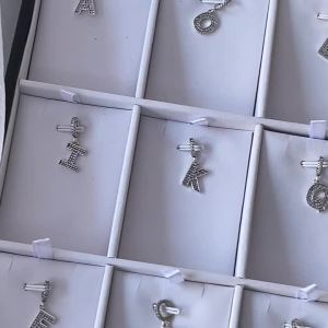 Chất Liệu Bạc 925 Hạt Charm Mặt Dây 26 Chữ Cái A-Z Bảng Chữ Cái Tự Làm Tên Trang Sức Làm Phù Hợp Với Ban Đầu Vòng Tay Dành Cho Nữ