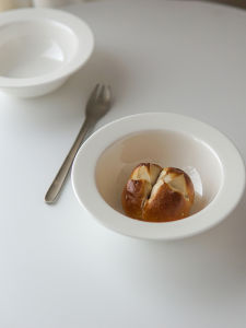 Nordic INS Style Pure Color Texture White Porcelain Straw Hat Small Bowl Breakfast Bowl Yogurt Cereal Fruit Salad Bowl