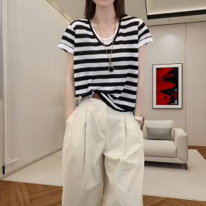 Casual Loose Fit Short Sleeve T-shirt for Women Summer 2024 New Style Slimming V-neck Pure Color Versatile Shorts Top