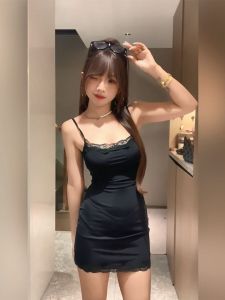 ชุดเดรสเกาะอกลูกไม้เซ็กซี่สไตล์หวานและเผ็ดร้อนสำหรับผู้หญิงในฤดูร้อน กระโปรงสั้นเข้ารูปเอวสูง ชุดเดรสแขนกุดคอวี