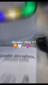 Home KTV Karaoke Speaker Bluetooth Y1 Wireless Portable Super Bass Set Mini Spiker Aktif Karaoke Lucu Colorful RGB