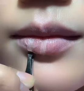 ลิปกลอส 6 สี C1079 เนื้อน้ำ ให้ความชุ่มชื้น ติดทนยาวนาน มีทั้งหมด เพิ่มเติม