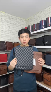 กระเป๋าสะพายข้างผู้ชาย จิงโจ้ ลายตาราง หนัง Pu ทรงสลิม พร้อมส่งจากโรงงานไทย ความยืดหยุ่นให้กับความหวาน