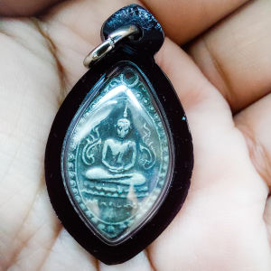 หลวงพ่อโสธร เหรียญเงิน พิมพ์ตุ้มหูยายซิ้ม วัดโสธรฯ จ.ฉะเชิงเทรา ปี 2495 (พิมพ์นิยม/หลังยันต์ขอบใหญ่) พร้อมกรอบกันน้ำ100%