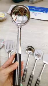 Vá môi múc canh inox Cao Cấp cán đen cách nhiệt tiện lợi có lổ móc treo