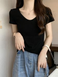 QIANSHUIYIYUN | V-Neck Slim Fit T-Shirt