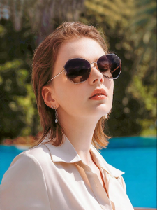 HELEN KELLER | Polarized UV Protection Sunglasses for Larger Faces