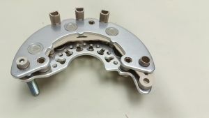 Ic Regulator Alternator Chevrolet Aveo Captiva Diesel 2.0 & Captiva 2.4 Baut M8 RH - 10008412