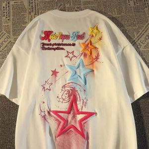 Retro Street Star พิมพ์เสื้อยืดแขนสั้นขนาดใหญ่สําหรับผู้ชายและผู้หญิงหลวมสไตล์ฮ่องกงแฟชั่นแบรนด์คู่เสื้อผ้าผ้าฝ้าย 100%