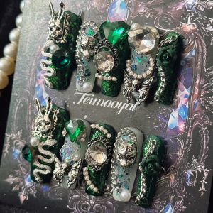 เล็บทาสีสีเขียวและสีทอง สไตล์แฮร์รี่พ็อตเตอร์ สไตล์สลิทเทอร์นิ้วมือ ทาเล็บแบบสวมใส่ได้ ผลิตจากจีนแผ่นดินใหญ่