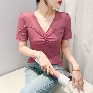 YIMEI เสื้อยืด ชมพูตา ข่ายแขน สไตล์ตะวันตก สีชมพูตา ผู้หญิง 2024 ลำลอง แฟชั่นจีบ โปร่งใส ลูกปัด คอวีเทรนด์ ยอดนิยม