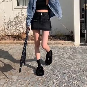 Lucky Stars กระโปรงยีนส์เอวสูง รัดรูป2กระดูม มีซับในกางเกง กระเป๋าด้านข้างแต่งรูปลักษณ์ วินเทจ เก็บทรงสวยมาก