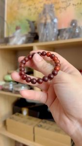 Vòng gỗ Tử Đàn Ấn 8li phong thuỷ linh khí lớn sức khoẻ bình an may mắn