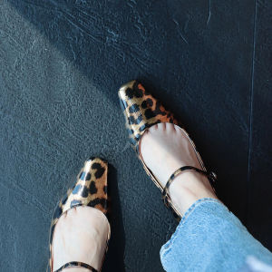 Retro Leopard Print หนัง Mary Jane Flats Low Heel Square Toe ผู้หญิง รองเท้าปิดหัวเข็มขัด ทันสมัย และ เซ็กซี่ รองเท้าเดี่ยวแบบสวม