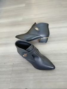 Giày boot nữ cổ thấp 4cm hàng hiệu rosata hai màu đen kem thời trang cao cấp ro308