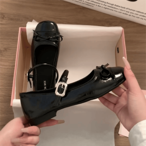 รองเท้าส้นแบน Mary Janes สีดำสไตล์ฝรั่งเศสสำหรับผู้หญิงในช่วงฤดูร้อน รองเท้าส้นแบนสไตล์บัลเล่ต์ย้อนยุคแบบสวมส้นแบนแบบสวมสำหรับผู้หญิง