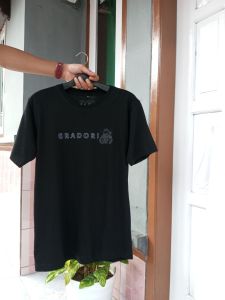 Gradori Baju Kaos Pria Distro Kasual Keren Katun Hitam Putih