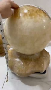 Cầu bi phong thủy đá tự nhiên đường kính 27cm màu vàng trong thấu ánh sáng cho mệnh Kim và Thổ (nặng 41kg) đá hiếm