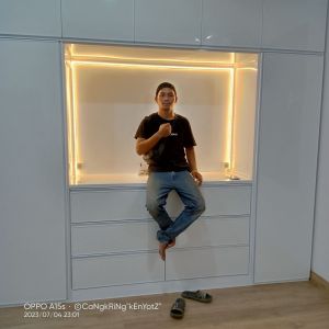 TEMPAT PENYIMPANANLEMARI BAJU PLUS BACKDROP TV