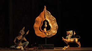 Golden Bodhi Leaf Art Sculpture Copper Bell Handmade Wood Carving Crafts Table Decoration Living Room Bedroom Study Display Cabinet Decoration