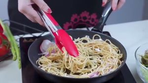Penjepit Makanan Silicone + Stainless / Capitan Salad Buah Gorengan Kue Roti Bakpao Mie Anti Lengket