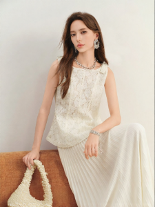 BADINA | Áo Thun Không Tay Thêu Hoa Ren Elegance Cho Mùa Hè